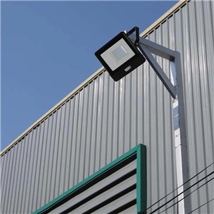 Naświetlacz LED V-TAC 20W SAMSUNG CHIP czujnik ruchu czarny Z mufą VT-128S-B 3000K 1510lm 5 lat gwarancji